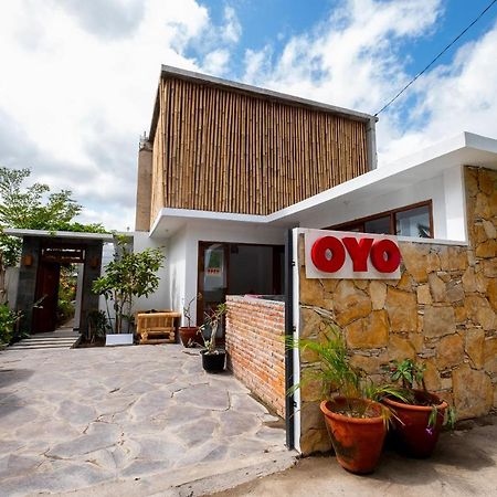 Oyo 1493 Surya Villa Селонг-Беланак Экстерьер фото